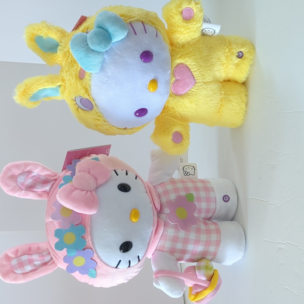 NWT Hello Kitty Easter Side Steppers